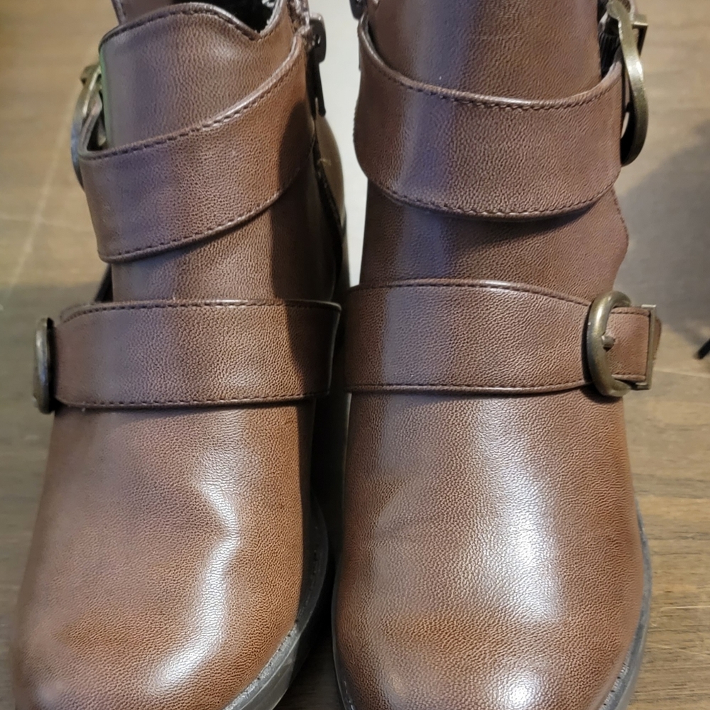 EASY STREET Women's Sz 6M Brown Ankle Boots